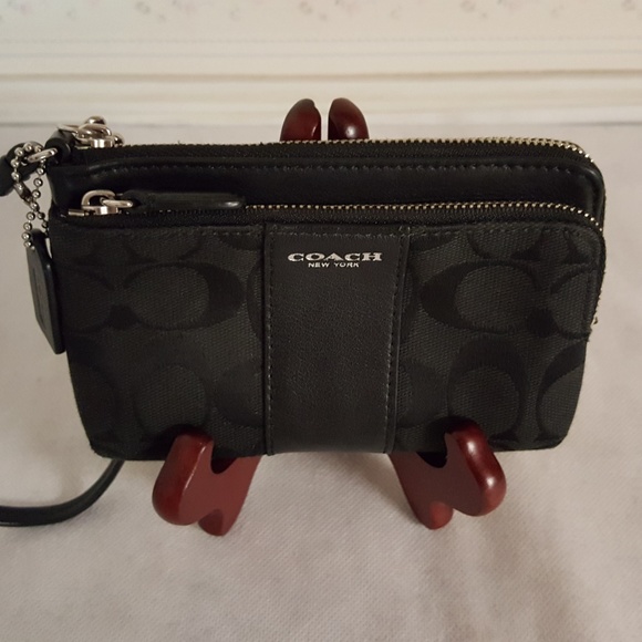 coach new york wristlet
